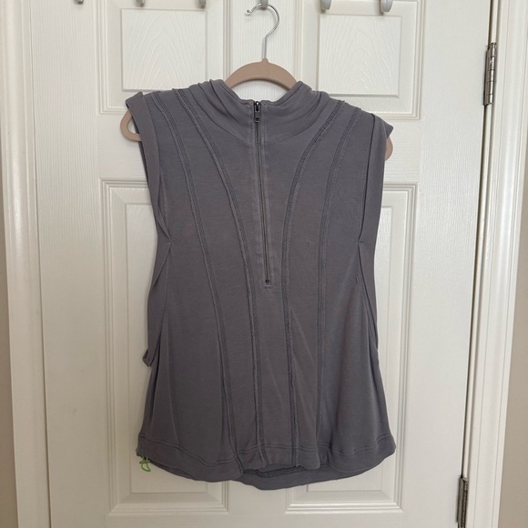 Gray Sleeveless Zip-Up Top - Picture 2 of 4